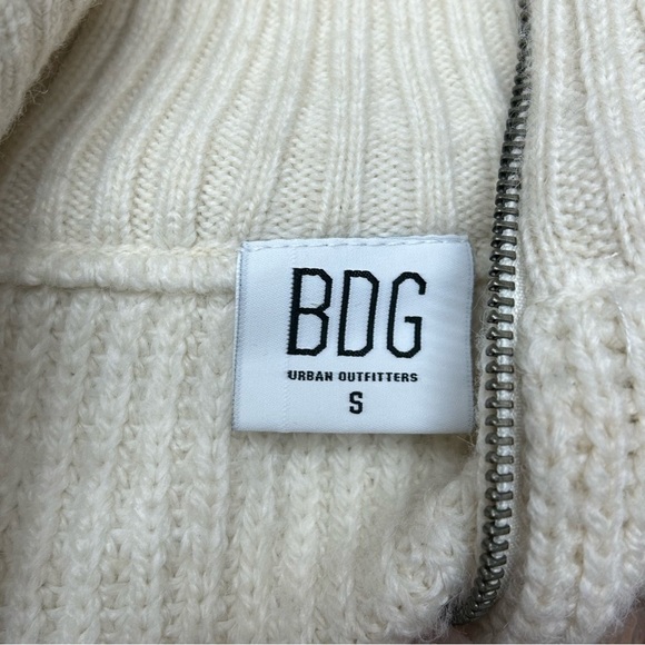 BDG by urban outfitters chunky knit women’s sweater - Picture 3 of 5